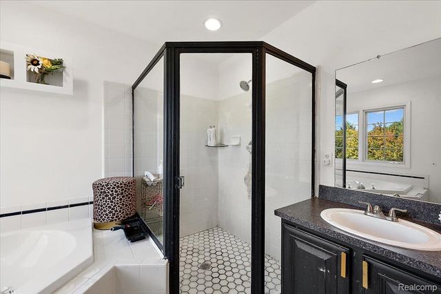 21559 Waverly Drive, Macomb Township, MI 48044