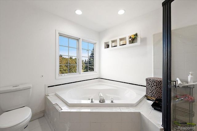 21559 Waverly Drive, Macomb Township, MI 48044