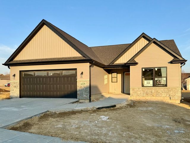 6225 College Avenue, Davenport, IA 52807