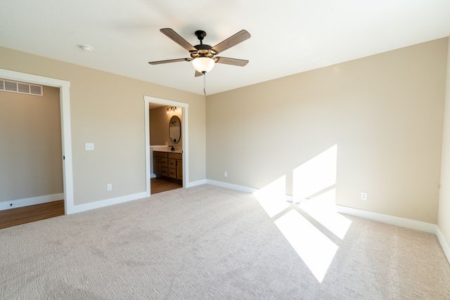 6225 College Avenue, Davenport, IA 52807