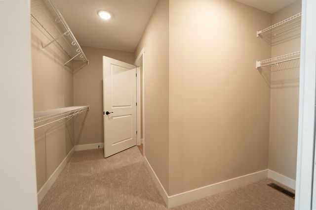 6225 College Avenue, Davenport, IA 52807