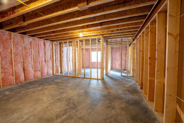 6225 College Avenue, Davenport, IA 52807