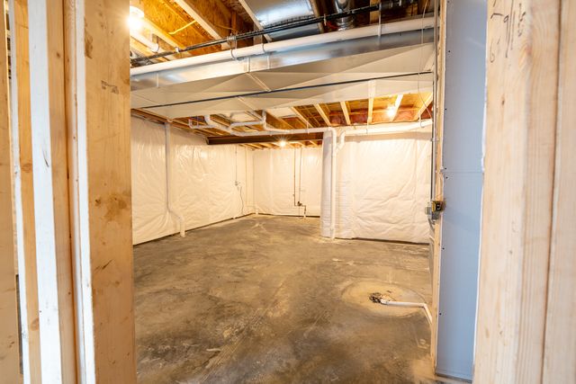 6225 College Avenue, Davenport, IA 52807