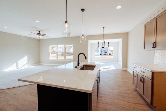 6225 College Avenue, Davenport, IA 52807