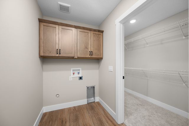 6225 College Avenue, Davenport, IA 52807
