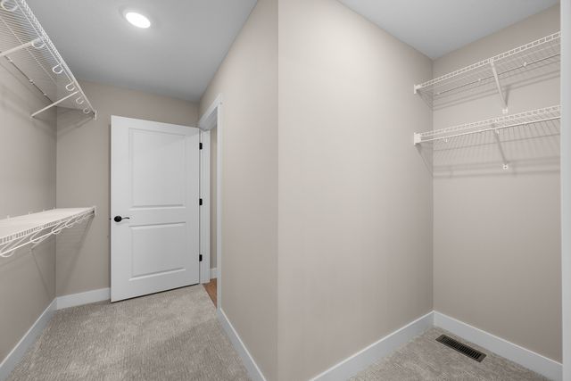 6225 College Avenue, Davenport, IA 52807