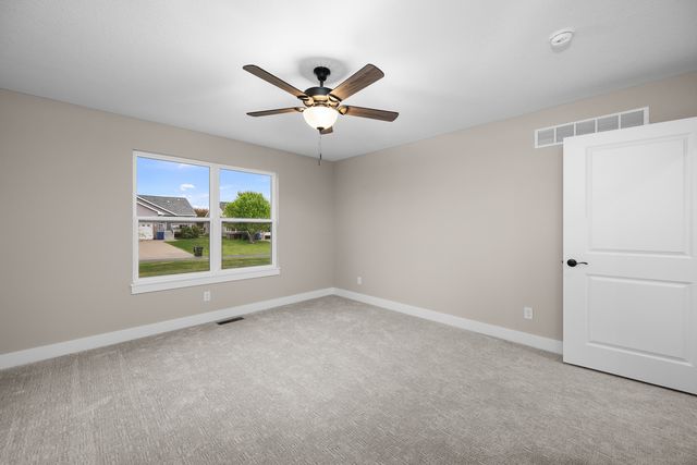 6225 College Avenue, Davenport, IA 52807