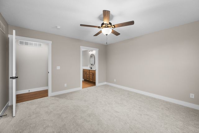 6225 College Avenue, Davenport, IA 52807