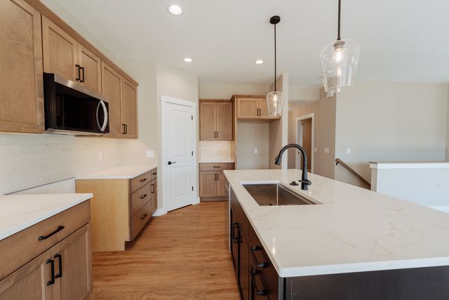 6225 College Avenue, Davenport, IA 52807