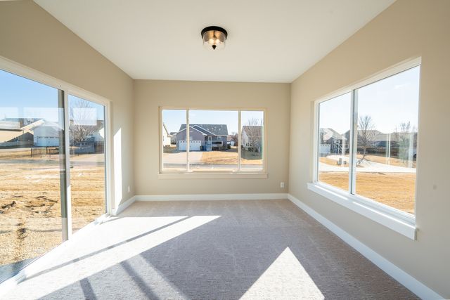 6225 College Avenue, Davenport, IA 52807