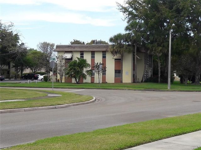 5515 N Lakewood Circle 122, Margate, FL 33063