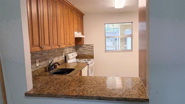 5515 N Lakewood Circle 122, Margate, FL 33063