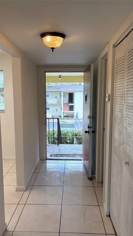 5515 N Lakewood Circle 122, Margate, FL 33063