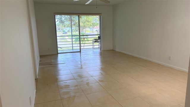 5515 N Lakewood Circle 122, Margate, FL 33063