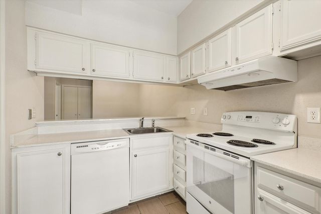 718 Bering Drive B, Houston, TX 77057