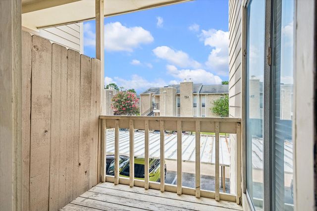 718 Bering Drive B, Houston, TX 77057