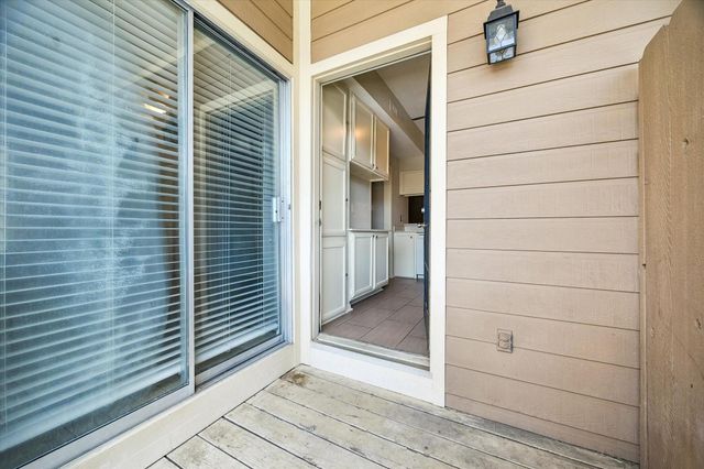 718 Bering Drive B, Houston, TX 77057