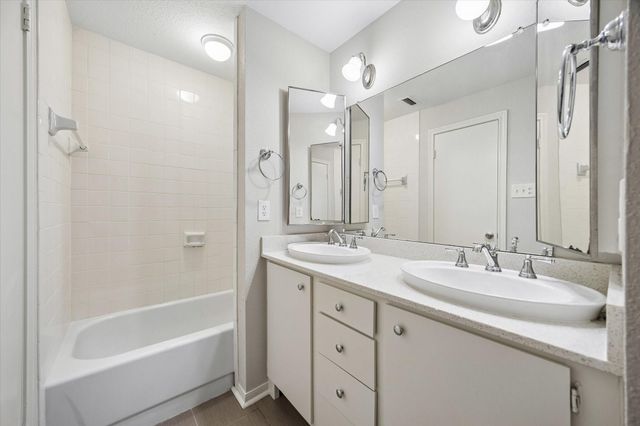 718 Bering Drive B, Houston, TX 77057