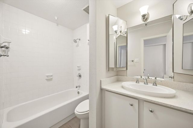 718 Bering Drive B, Houston, TX 77057