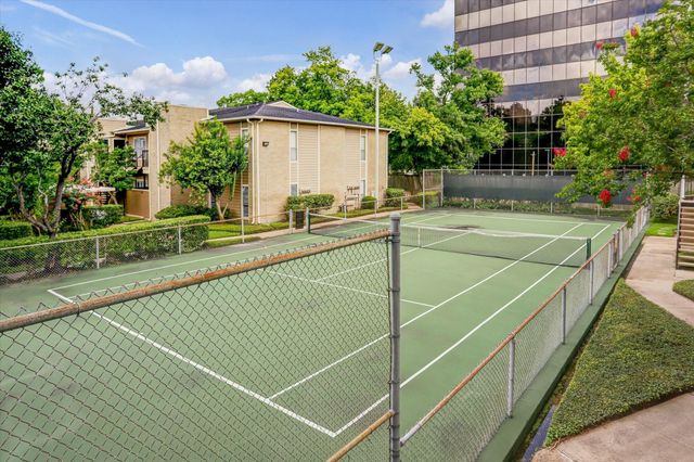 718 Bering Drive B, Houston, TX 77057