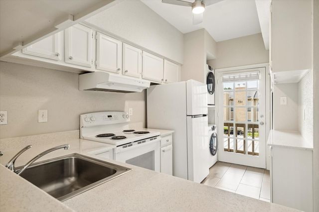718 Bering Drive B, Houston, TX 77057