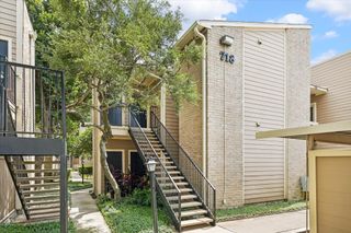 718 Bering Drive B, Houston, TX 77057