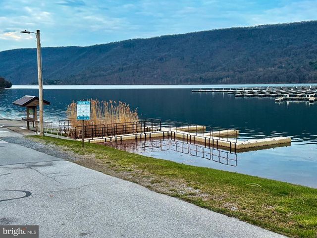 12929 LAKELAND DR, Hesston, PA 16647