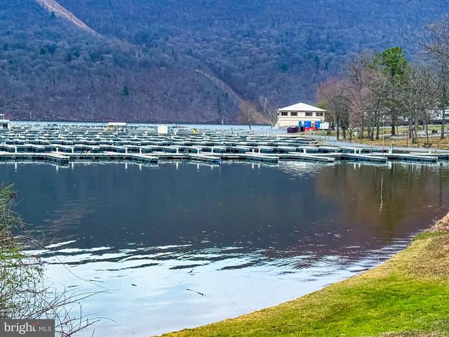 12929 LAKELAND DR, Hesston, PA 16647