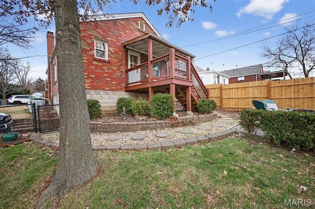 9292 Fayette Avenue, St Louis, MO 63123