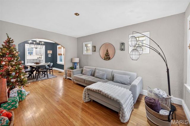 9292 Fayette Avenue, St Louis, MO 63123