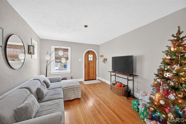 9292 Fayette Avenue, St Louis, MO 63123