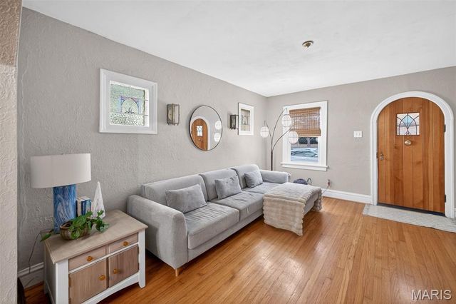 9292 Fayette Avenue, St Louis, MO 63123