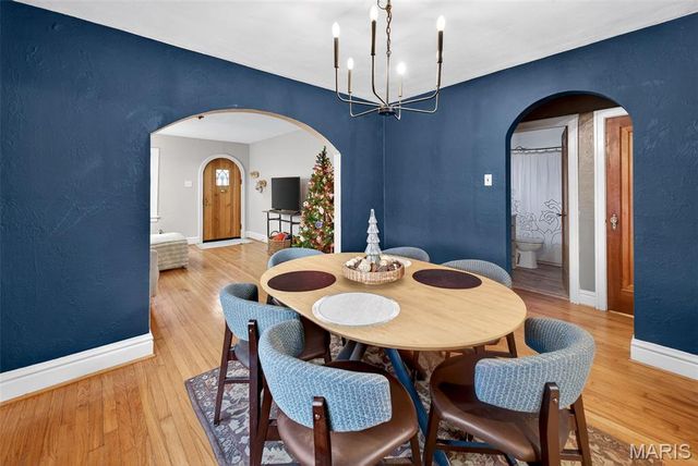 9292 Fayette Avenue, St Louis, MO 63123