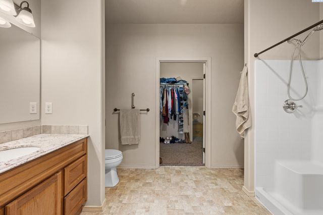 117 S Tweedt Pl, Kennewick, WA 99336