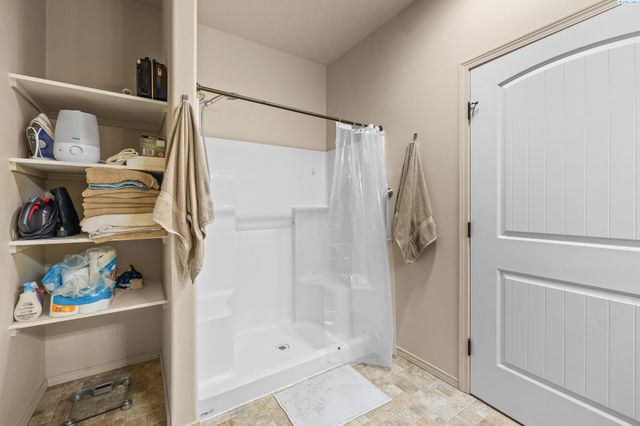 117 S Tweedt Pl, Kennewick, WA 99336