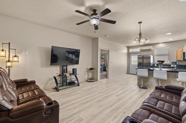 117 S Tweedt Pl, Kennewick, WA 99336