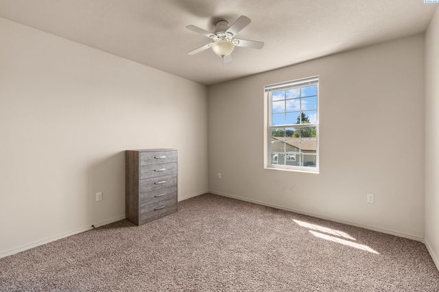 117 S Tweedt Pl, Kennewick, WA 99336