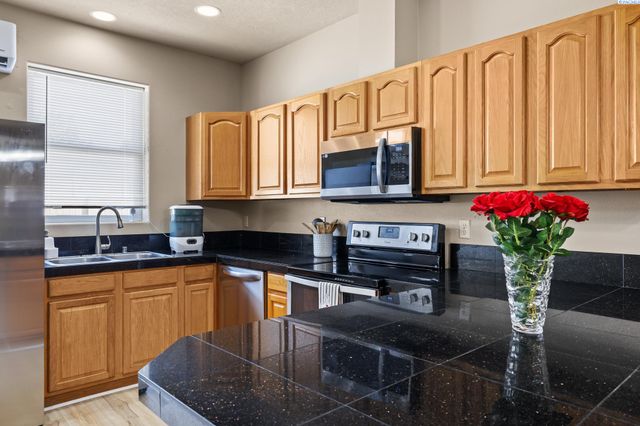 117 S Tweedt Pl, Kennewick, WA 99336