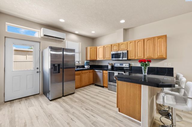 117 S Tweedt Pl, Kennewick, WA 99336