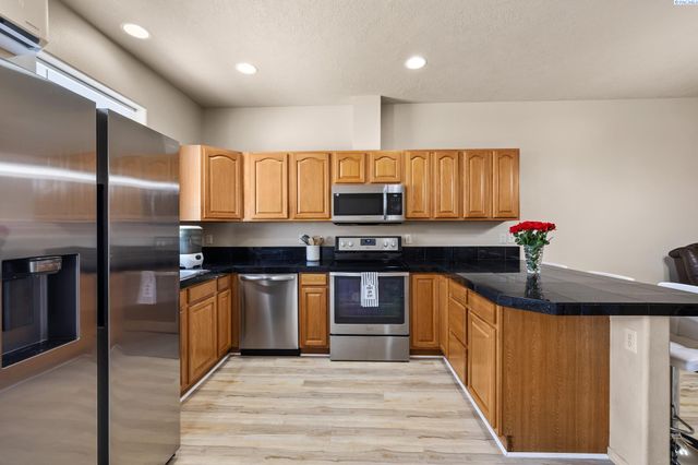 117 S Tweedt Pl, Kennewick, WA 99336