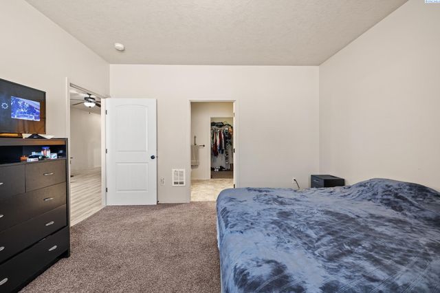 117 S Tweedt Pl, Kennewick, WA 99336