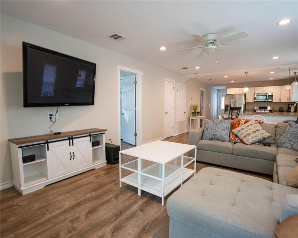 404 Rivers ST, Smithville, TX 78957