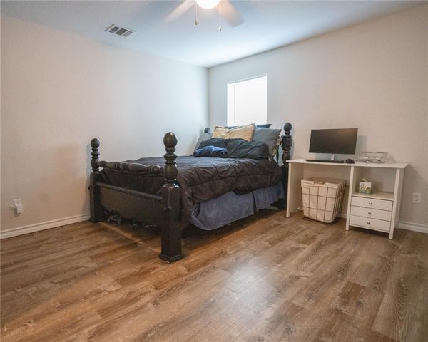 404 Rivers ST, Smithville, TX 78957