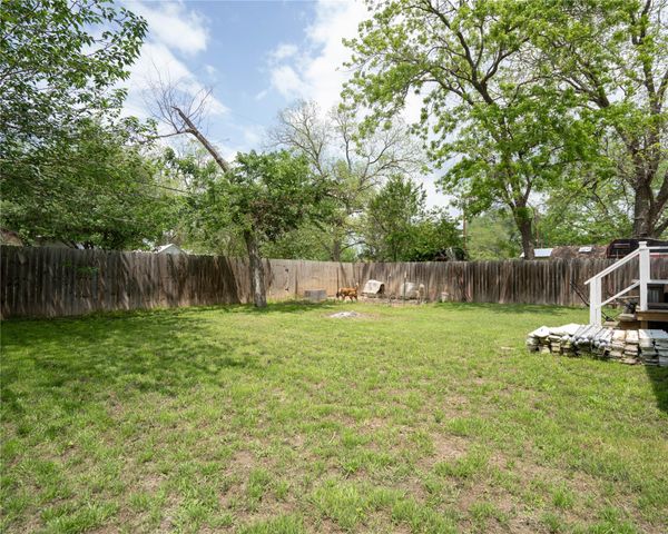 404 Rivers ST, Smithville, TX 78957