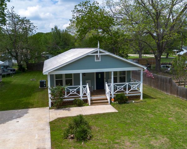 404 Rivers ST, Smithville, TX 78957