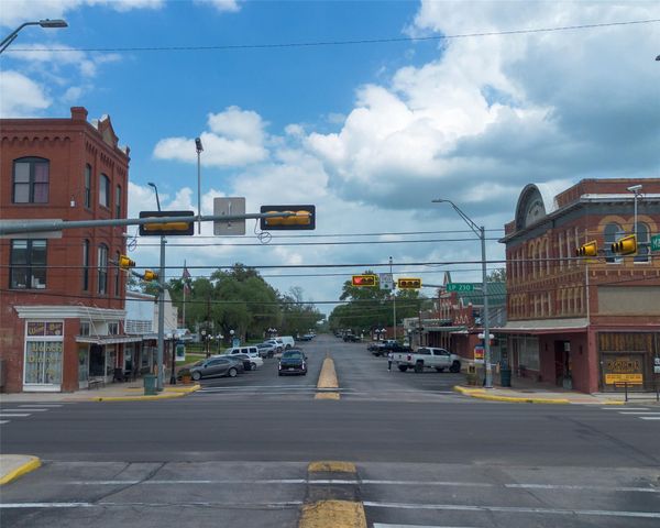 404 Rivers ST, Smithville, TX 78957