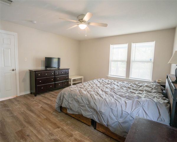 404 Rivers ST, Smithville, TX 78957
