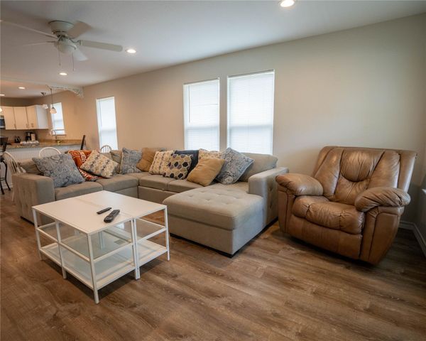 404 Rivers ST, Smithville, TX 78957