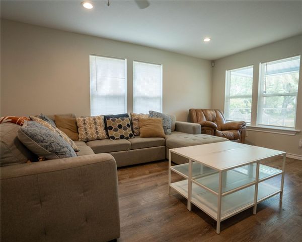 404 Rivers ST, Smithville, TX 78957