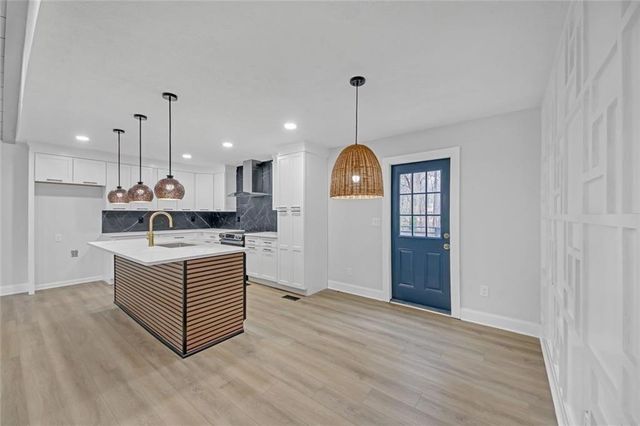 137 Creekview Drive, Woodstock, GA 30188